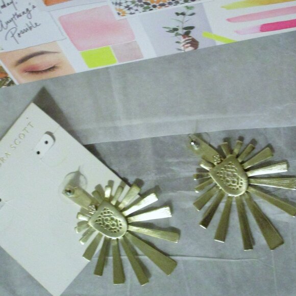 Kendra Scott Cambria Sunburst Mother of Pearl Drop Statement Earrings EUC - Picture 3 of 4
